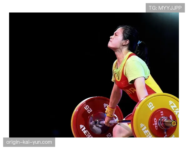 世界举重线上复训模式推广：远程带教助力基层提升，世界举重比赛现场视频